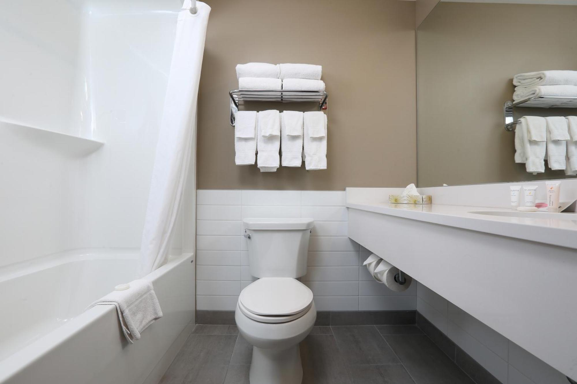 Hotel Canad Destination Centre Windsor Park Winnipeg